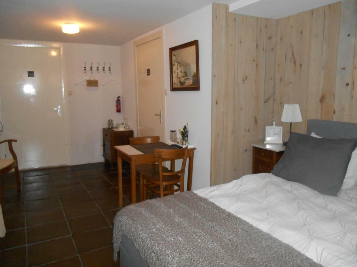 Anneke'S Bed En Botterhammeke Apartman Woensdrecht Kültér fotó